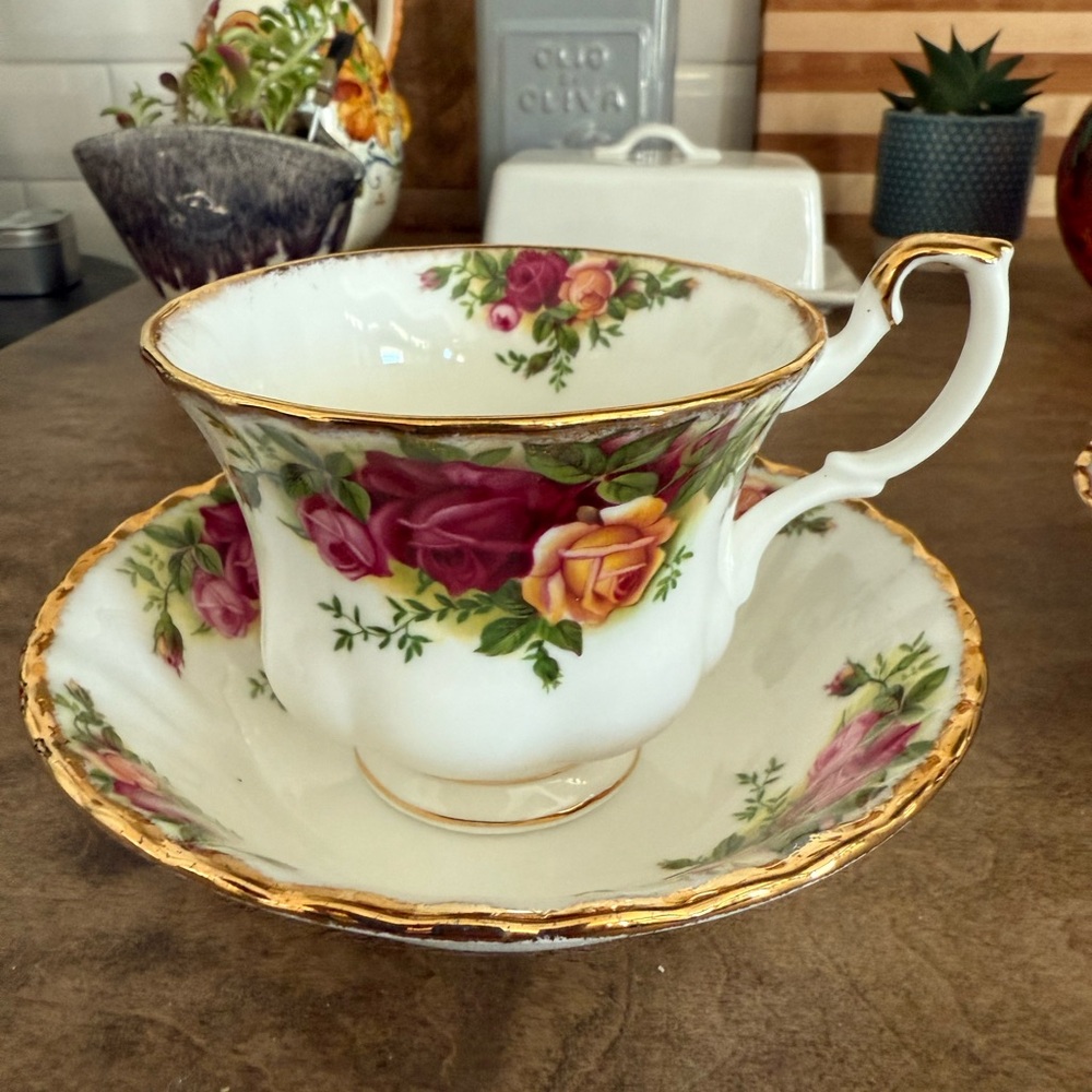 Old country roses tea set! Set of 2